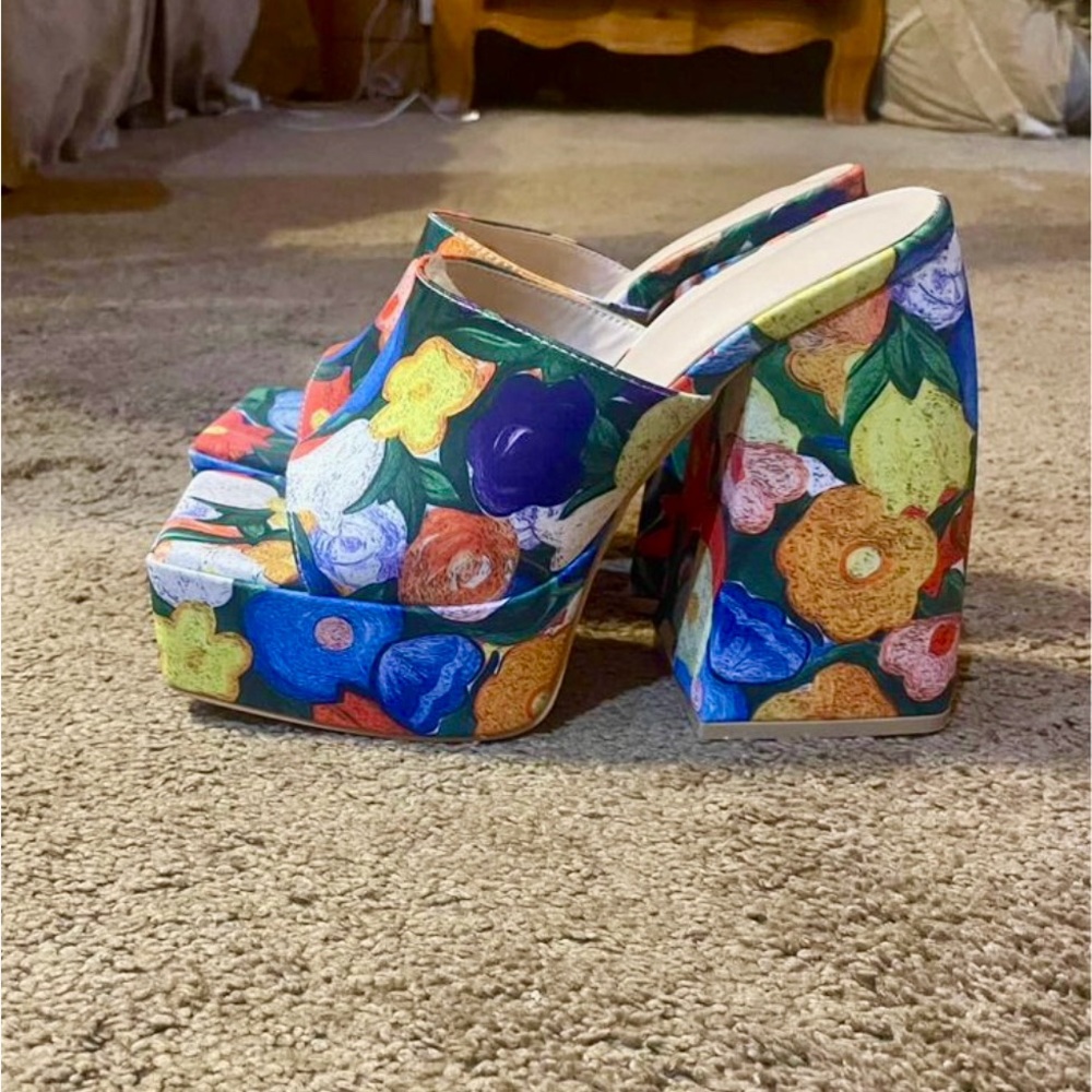 Size 6 floral platform, sandals